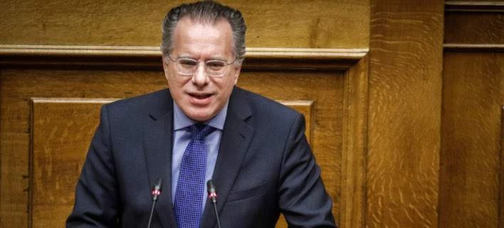 Κουμουτσάκος: «Κοκτέιλ αλυτρωτισμού η συμφωνία – Στα εθνικά θέματα τα λάθη δεσμεύουν τη χώρα στο διηνεκές»
